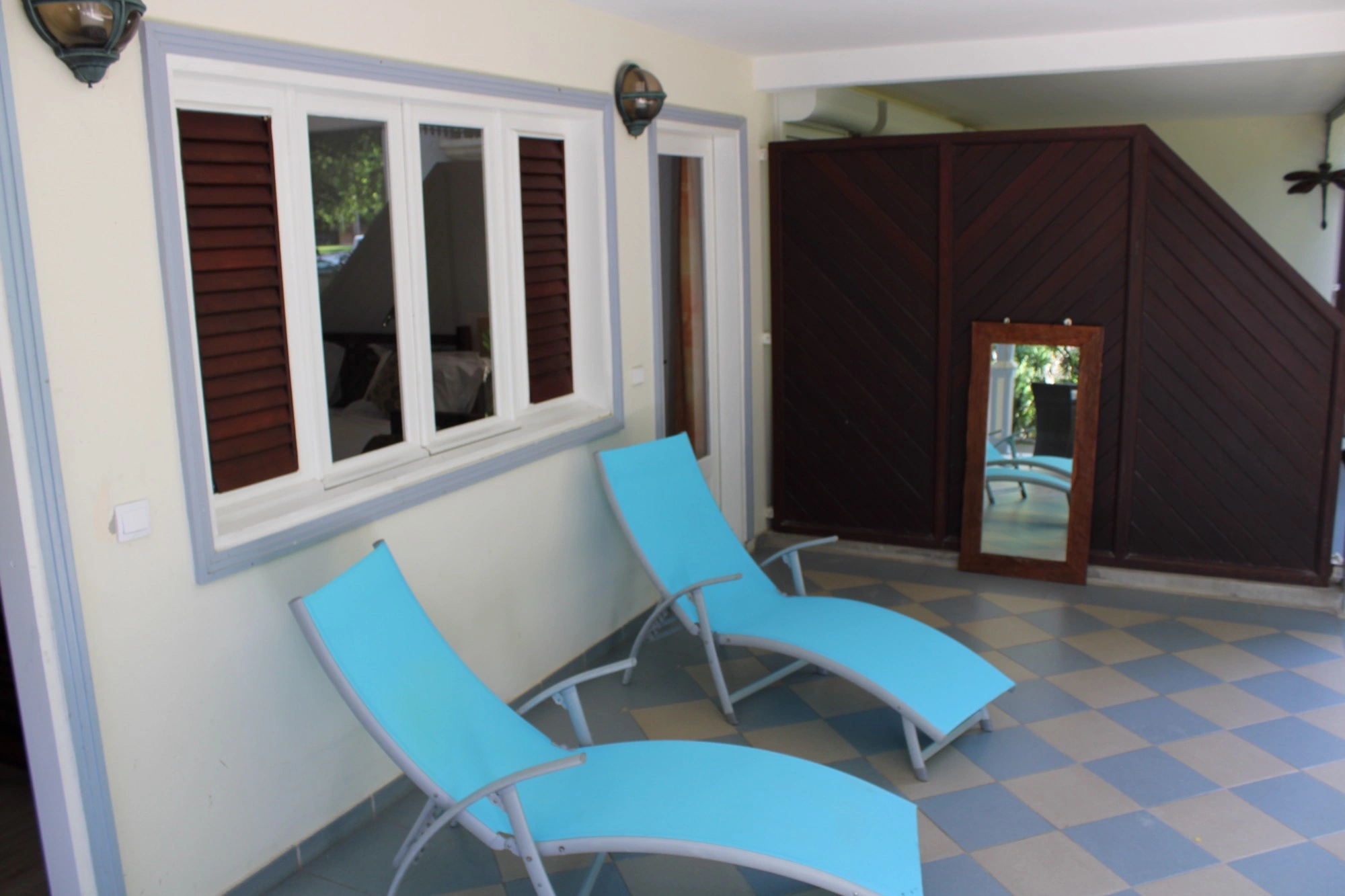 Terrasse privée avec bains de soleil
